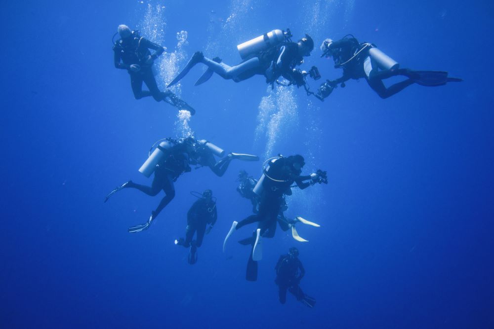 seven scuba divers in sea