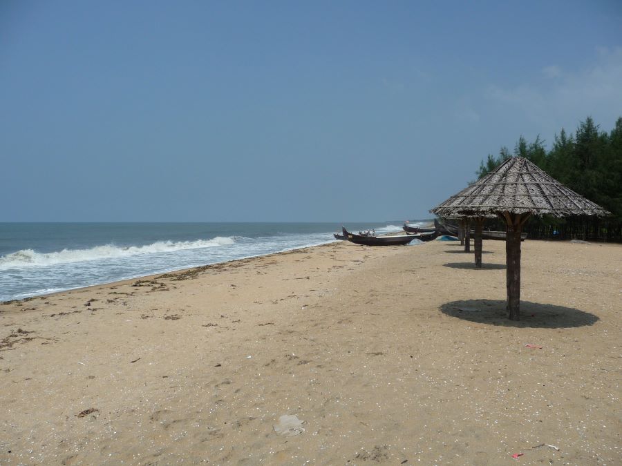 kuzhupilly beach in kerala 