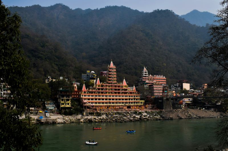 temple in lakshman jhula