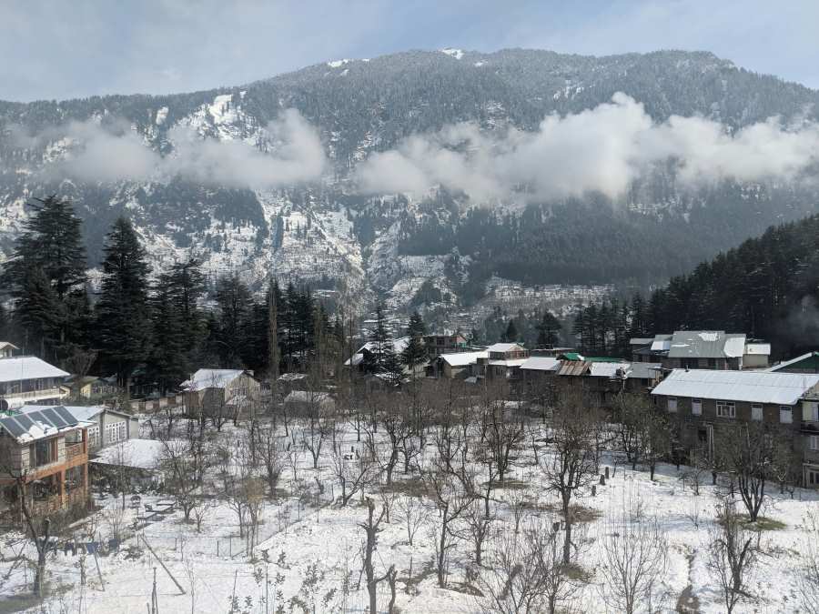 an amazing view mountain covered by snowfall in manali