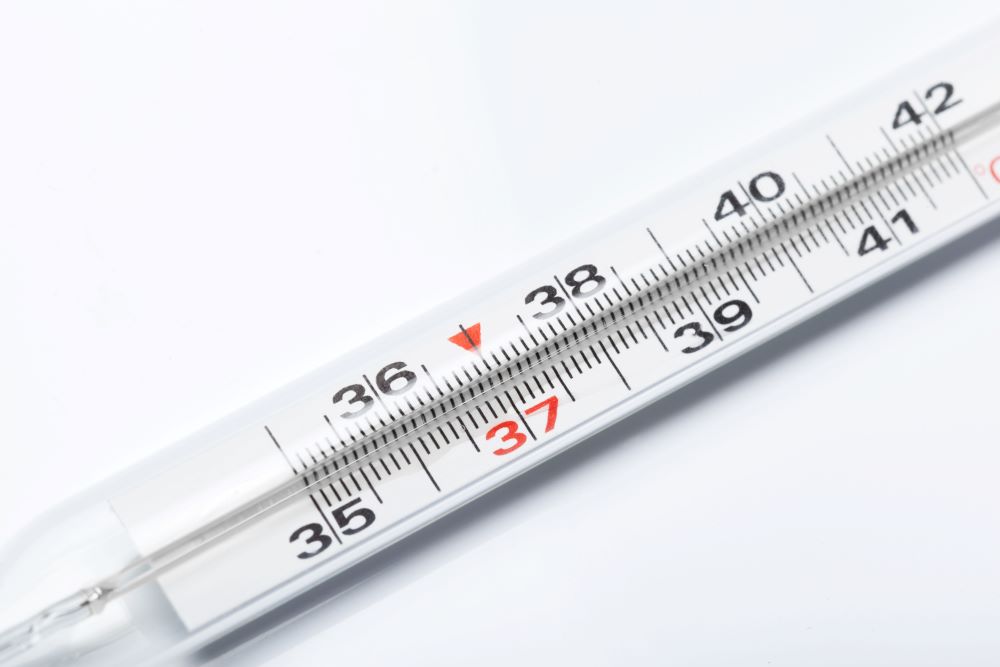 mercury-thermometer-isolated