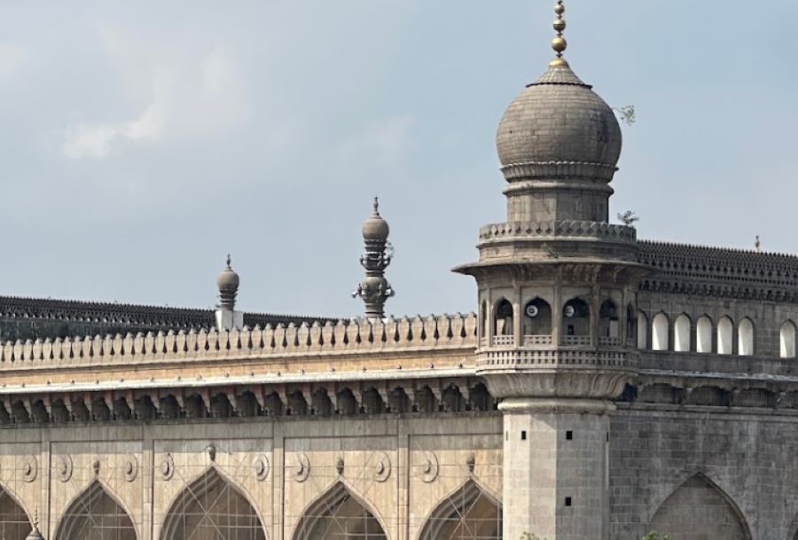 famous mosque to visit in hyderabad