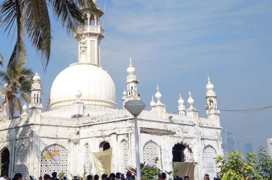 famous mosques to visit in mumbai