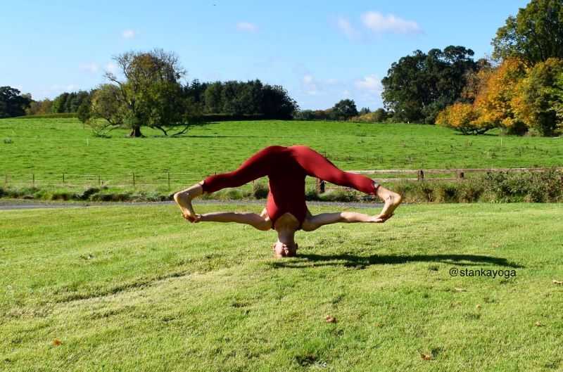 Niralamba Shirshasana 