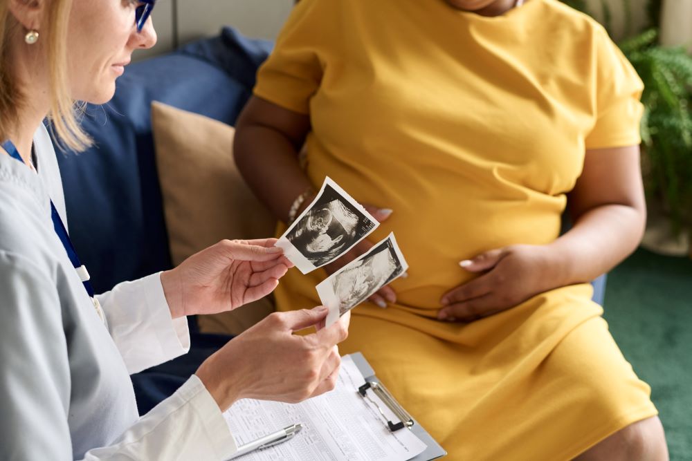 nurse-examining-baby