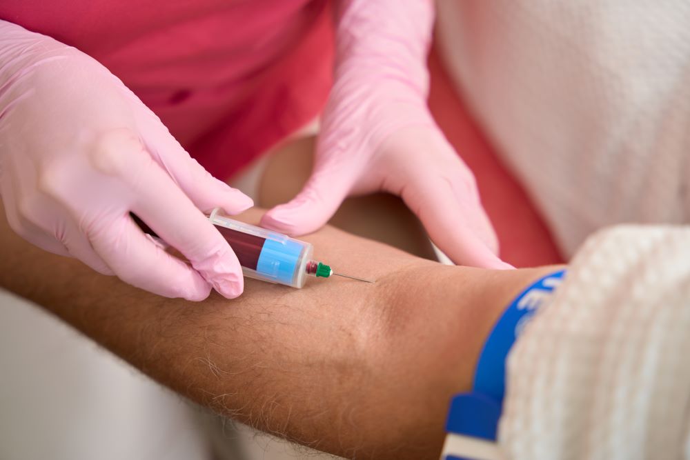 nurse-take-blood-test-from-man