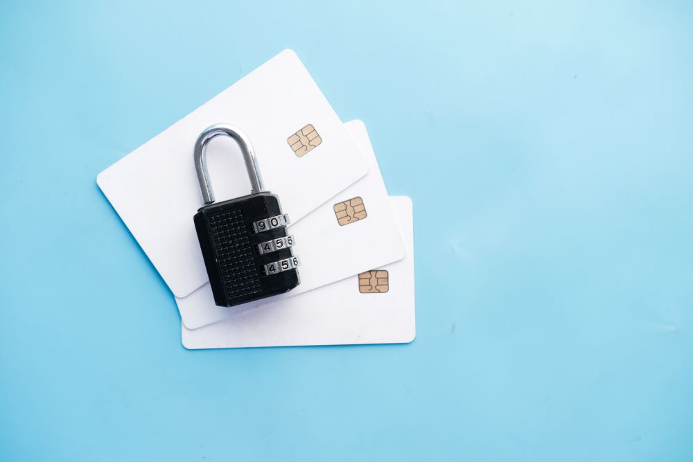 padlock on credit card internet data privacy info