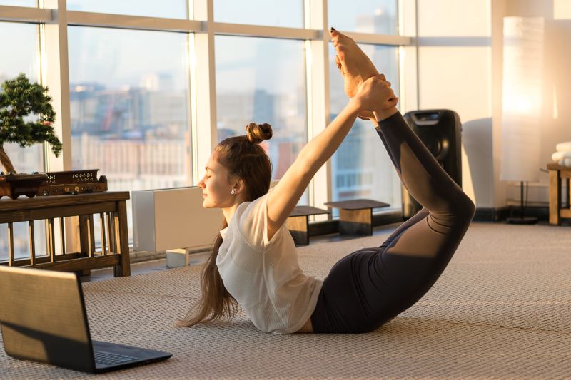 Paripurna Dhanurasana (Full Bow Pose)