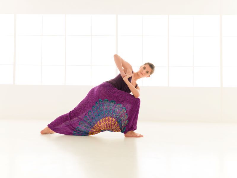 Parivrtta Anjaneyasana