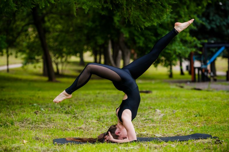 Parsva Sarvangasana (Side Shoulder Stand)