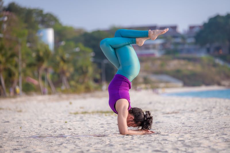 Pincha Mayurasana Pada Garudasana