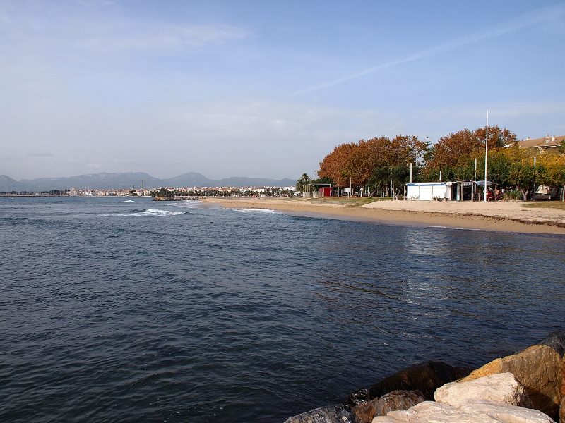 playa-del-regueral-and-playa-de-cavet-cambrils