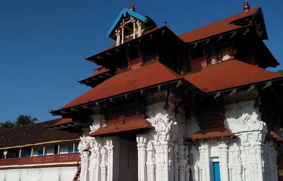 poornathrayeesa temple in kochi