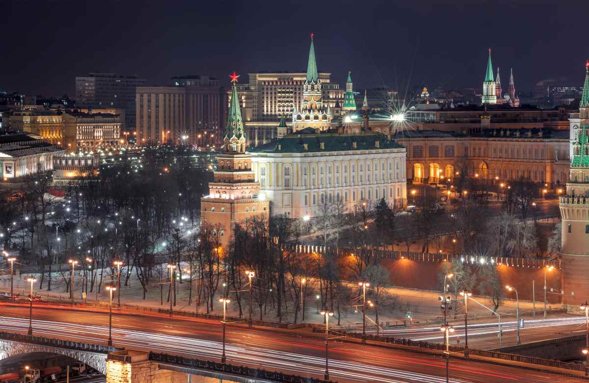 russia-the-moscow-kremlin-in-the-nigh