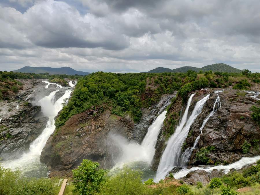 amazing view of shivana samudra waterfalls