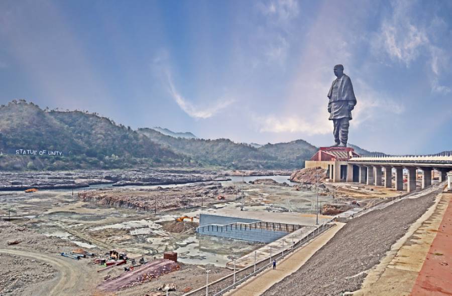 sardhar vallabhai patel statue at gujarat