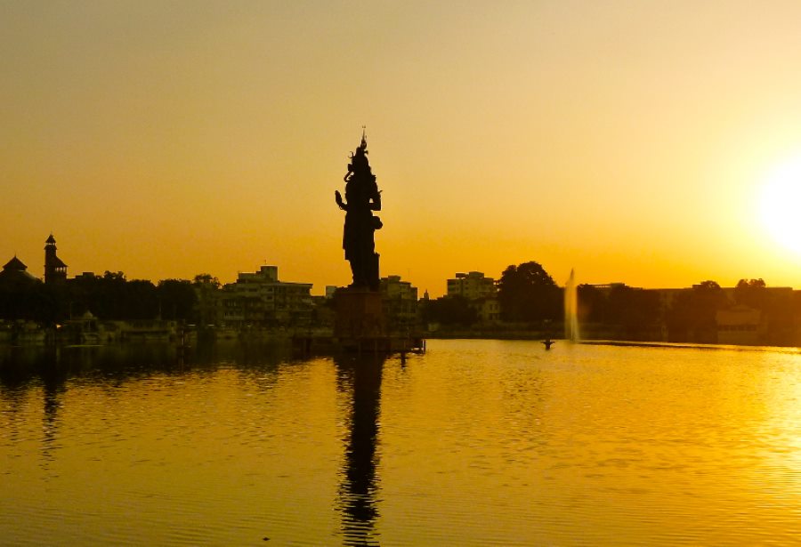 sursagar lake temple in vadodara