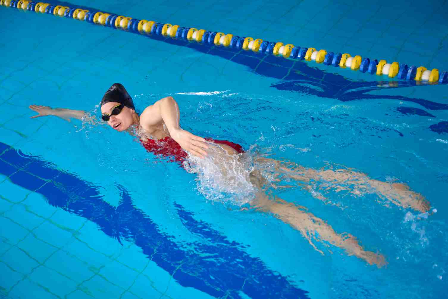 swimmer-demonstrating-front-crawl