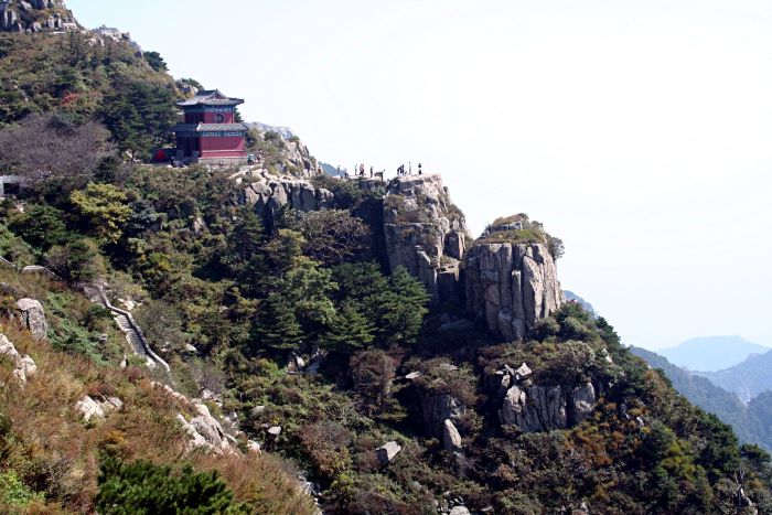 tiyi mountain during day