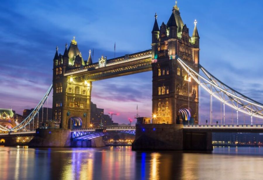 london bridge night view