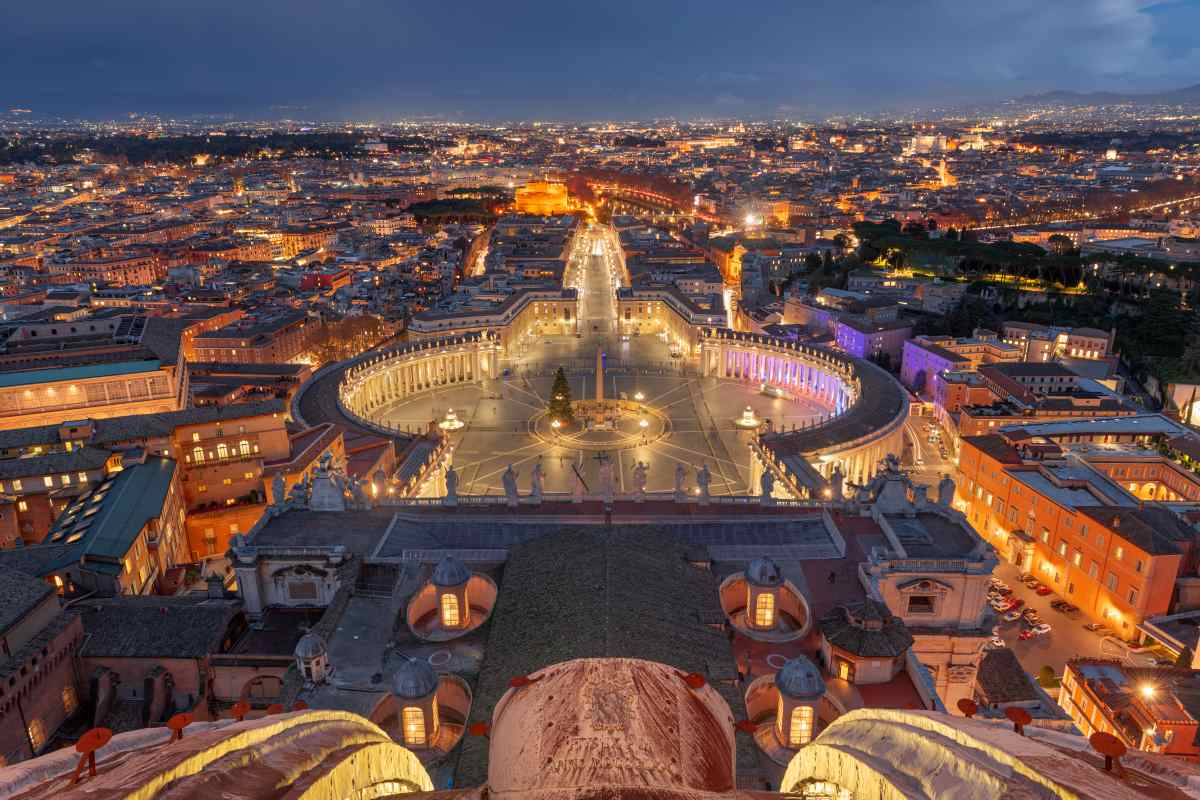 vatican-city-state-at-night