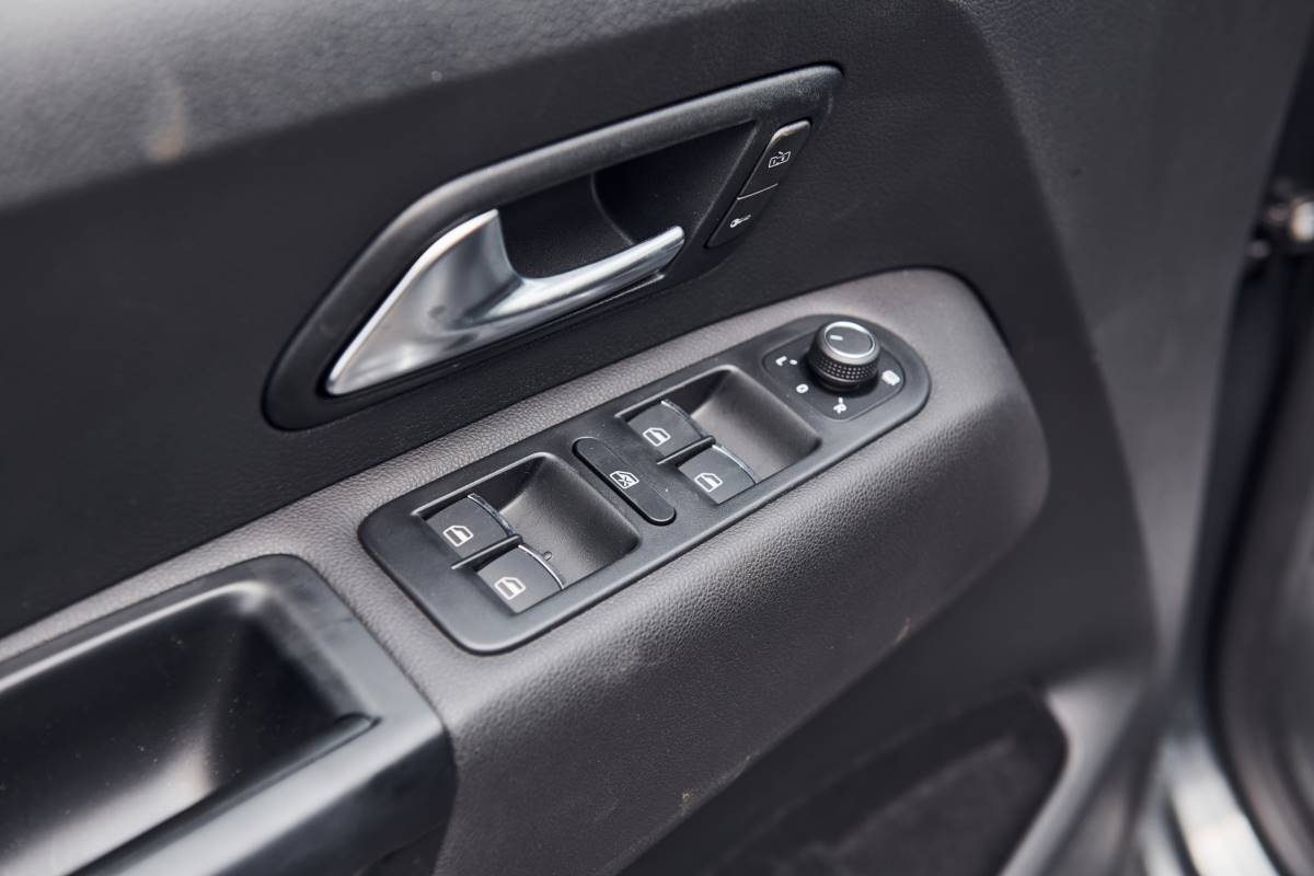 features of power windows in cars