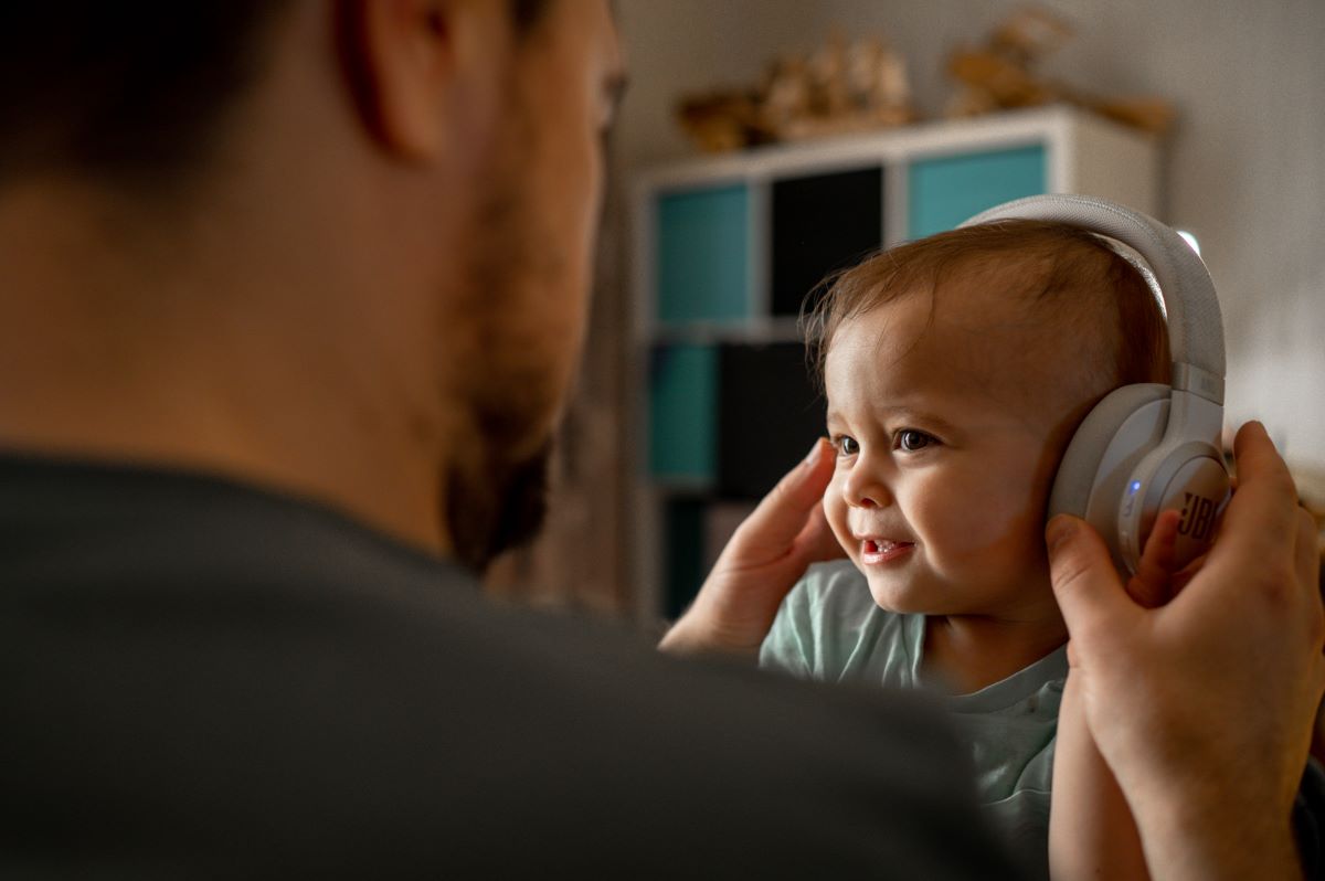 baby hearing milestone