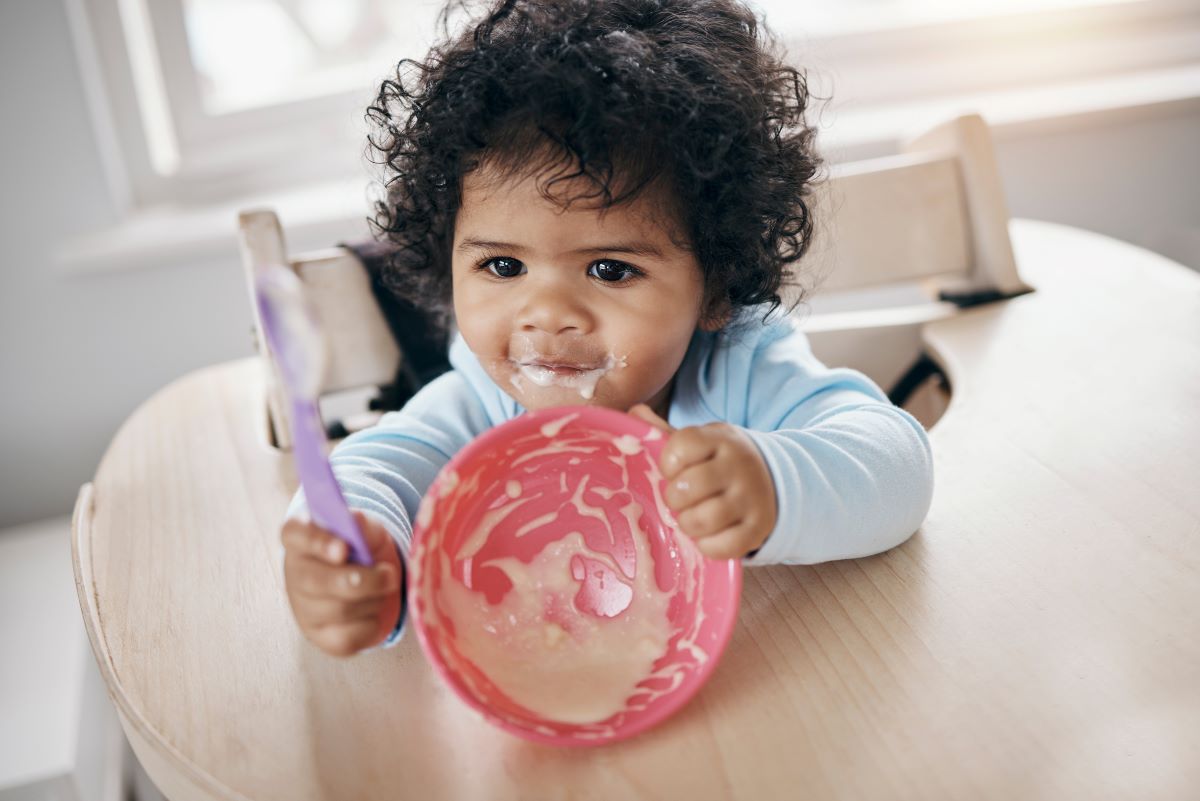 baby self feeding