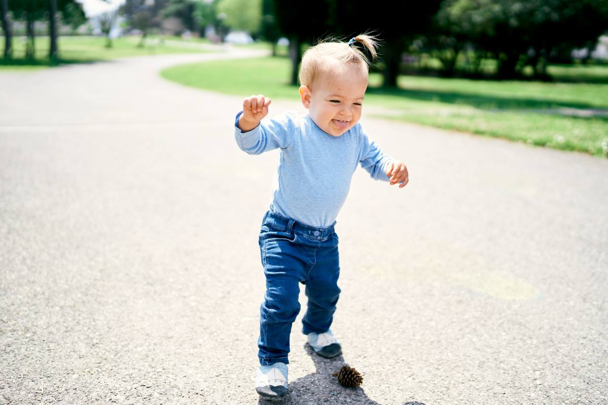 baby walking milestone