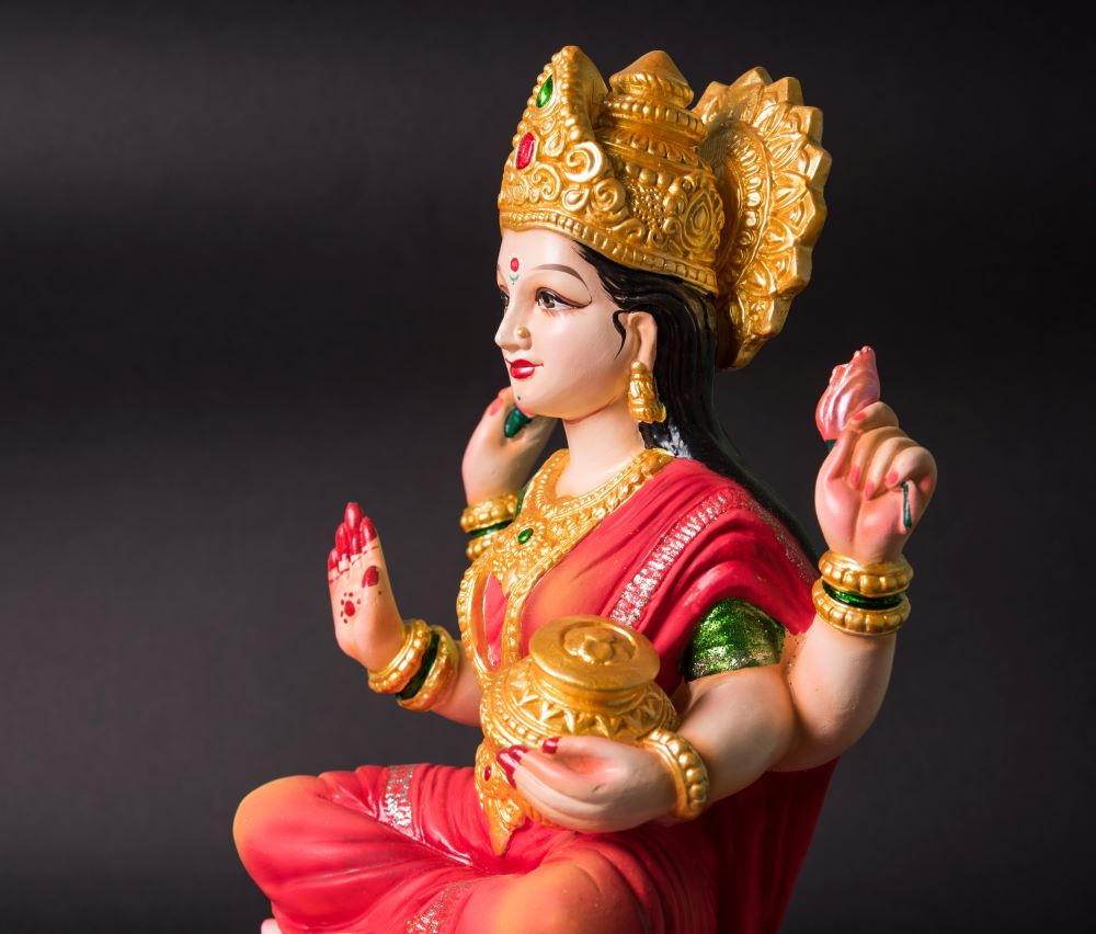 lakshmi devi idol