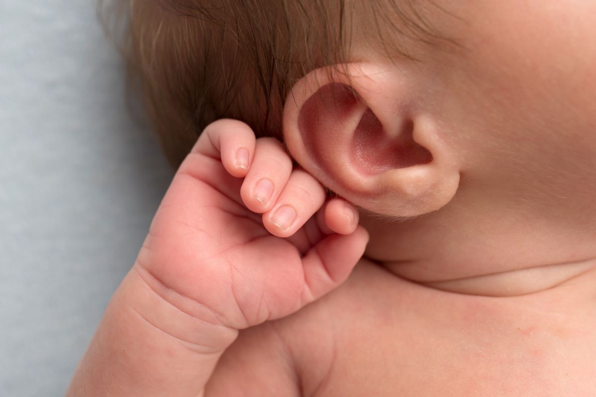 newborn hearing milestone