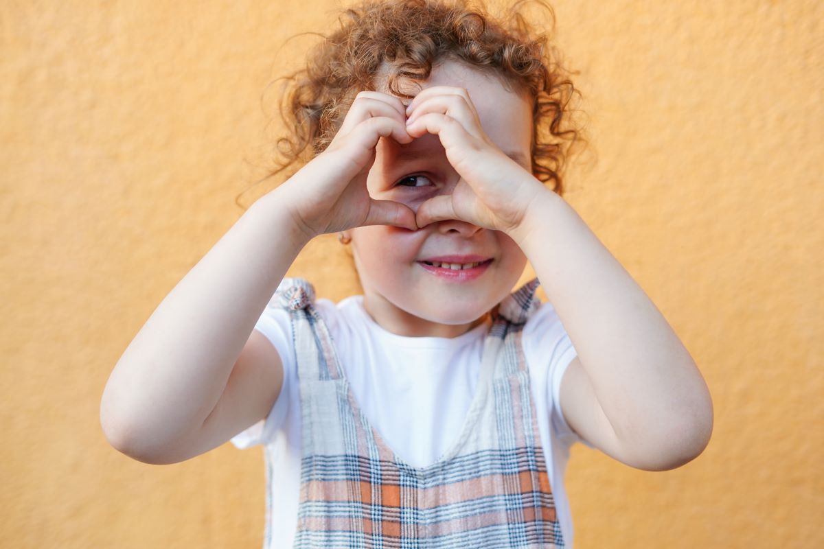 toddler gestures